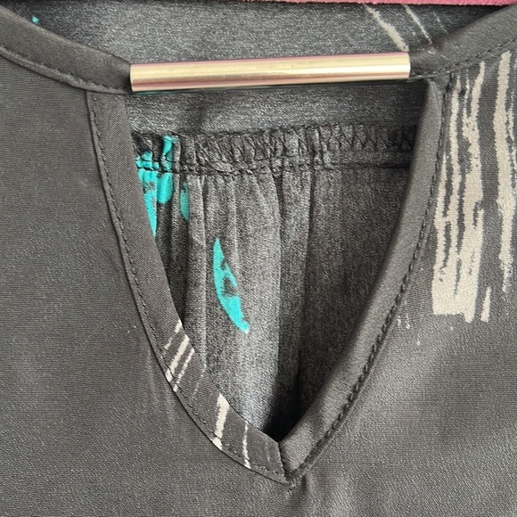 LARRY LEVINE BLACK FLORAL LONG SLEEVE BLOUSE SIZE S - Picture 3 of 8